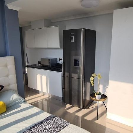 Modern Apartments At Cz Kubs East London Εξωτερικό φωτογραφία